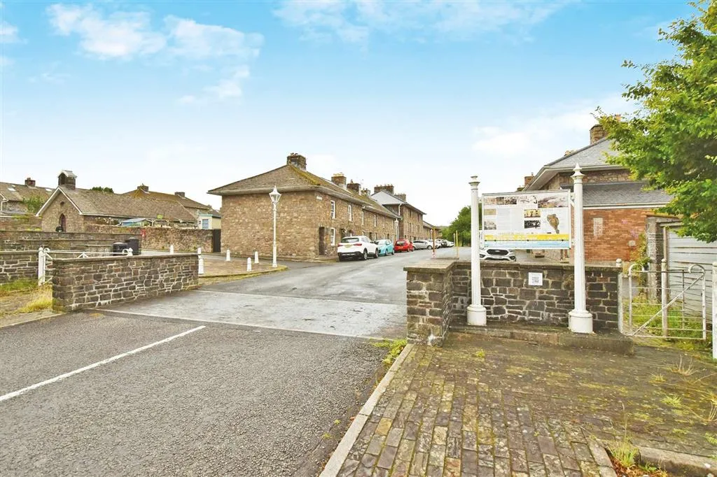 9, Collins Row, TREDEGAR, Gwent, NP22 5QL