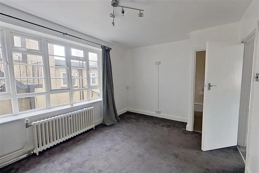 Flat 30, Eastgate House, 223, High Street, GUILDFORD, Surrey, GU1 3BY