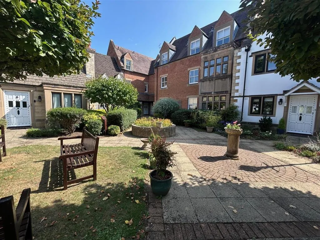 24, The Grange, MORETON-IN-MARSH, Gloucestershire, GL56 0AU
