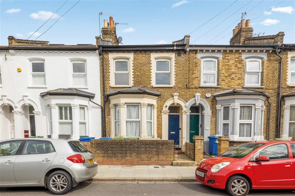 Flat B, 39, Ulverscroft Road, EAST DULWICH, London, SE22 9HF