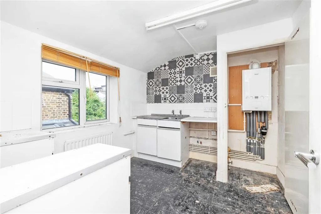 Flat B, 39, Ulverscroft Road, EAST DULWICH, London, SE22 9HF