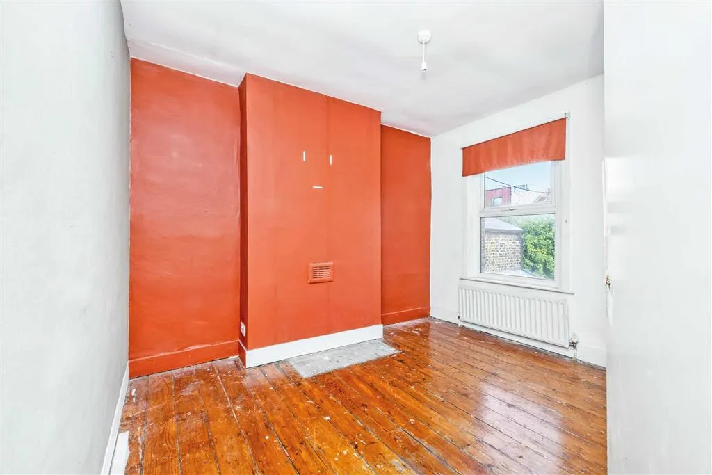 Flat B, 39, Ulverscroft Road, EAST DULWICH, London, SE22 9HF