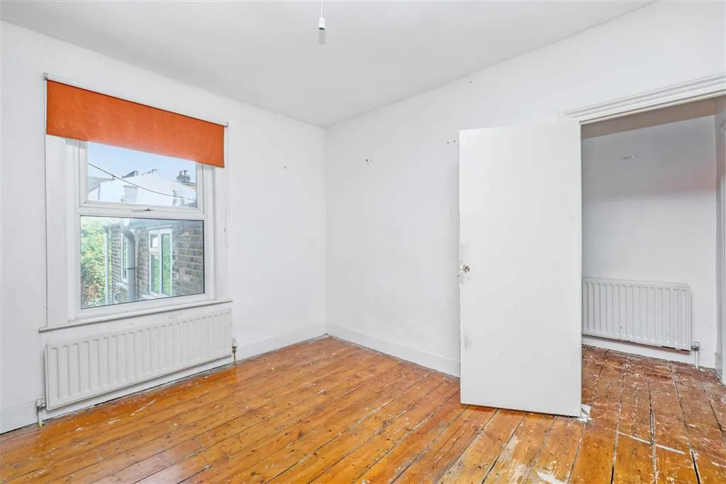 Flat B, 39, Ulverscroft Road, EAST DULWICH, London, SE22 9HF