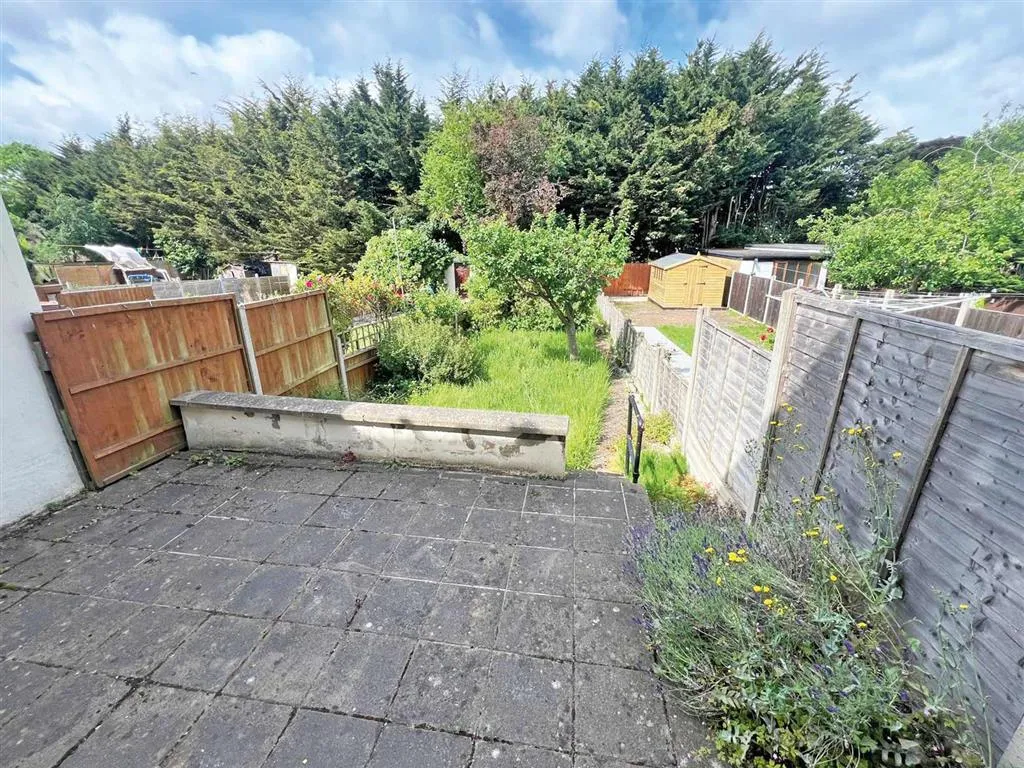 40, Eastcote Avenue, HARROW, Middlesex, HA2 8AL