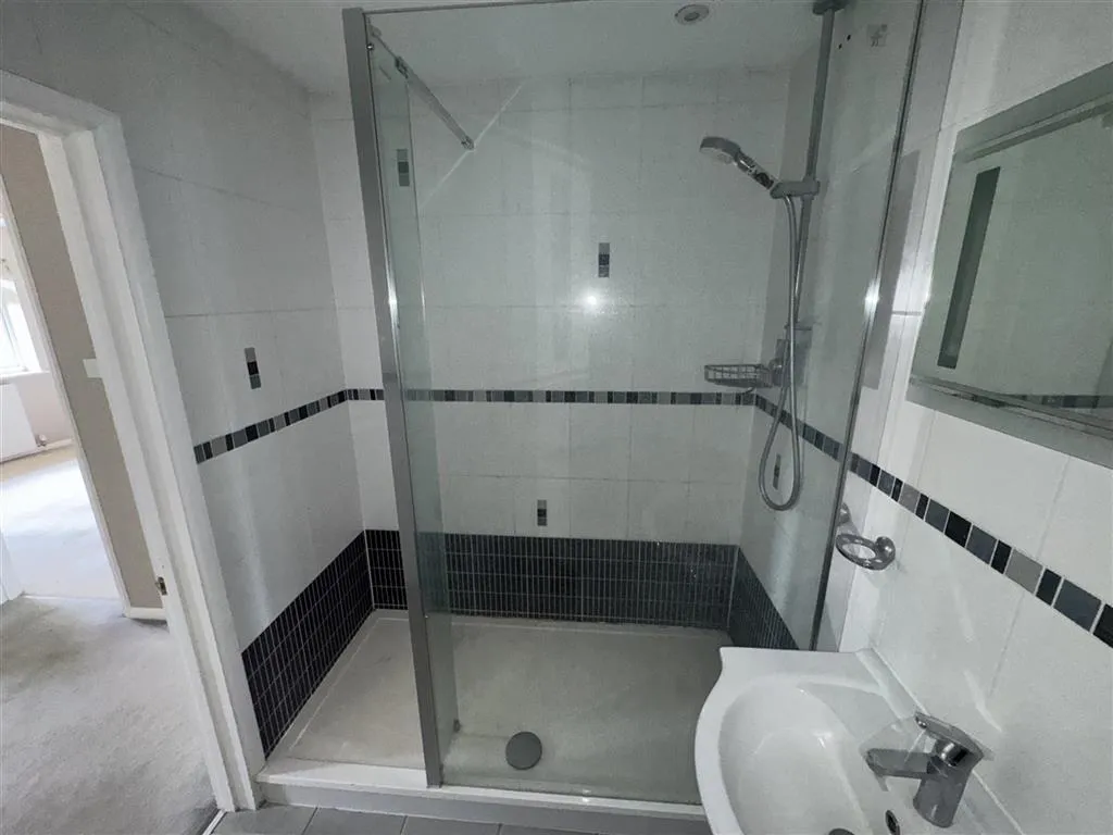 Flat 7, Berkeley Court, Albert Road, ASHTEAD, Surrey, KT21 1BJ