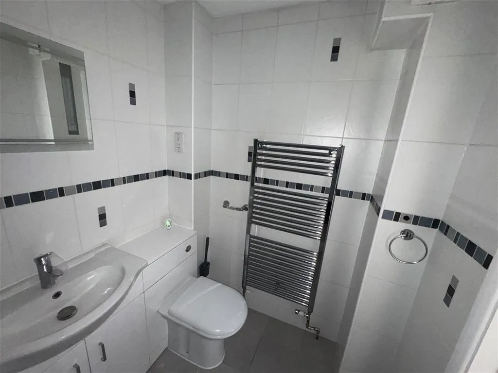 Flat 7, Berkeley Court, Albert Road, ASHTEAD, Surrey, KT21 1BJ