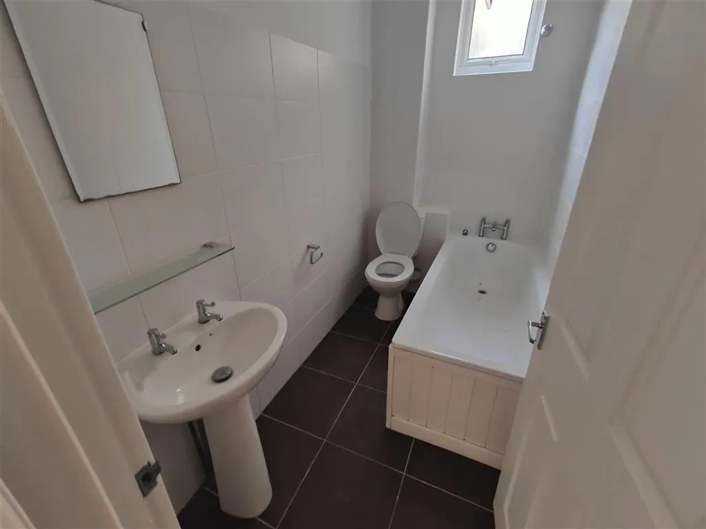 Flat 3, 51, St. James Road, SUTTON, Surrey, SM1 2TG