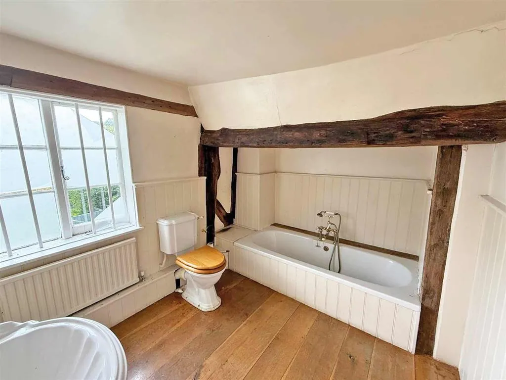 Furnace Farm House, Bedgebury Road, CRANBROOK, Kent, TN17 2QZ