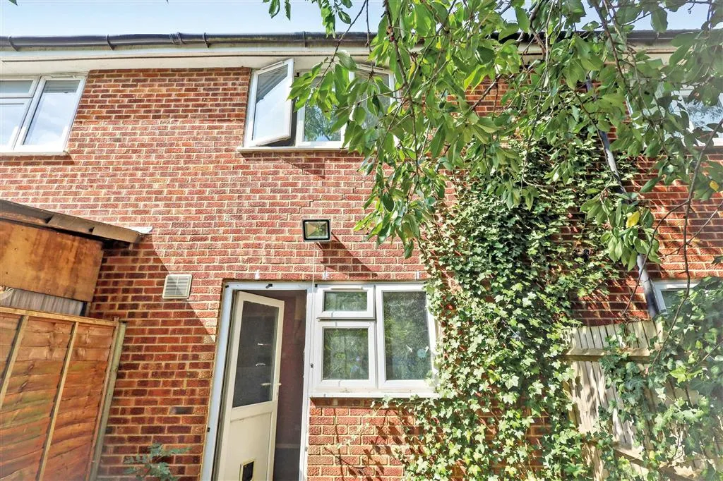 28, Bryant Close, BARNET, Hertfordshire, EN5 2TG