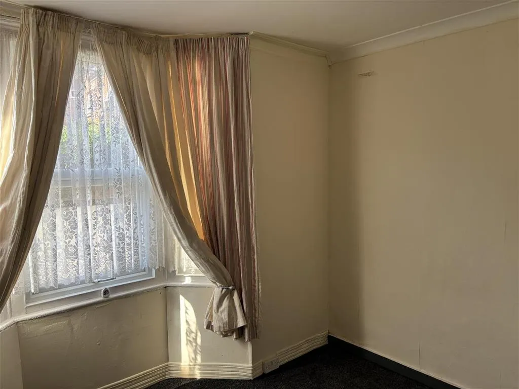 28, Ellis Road, CLACTON-ON-SEA, Essex, CO15 1EX