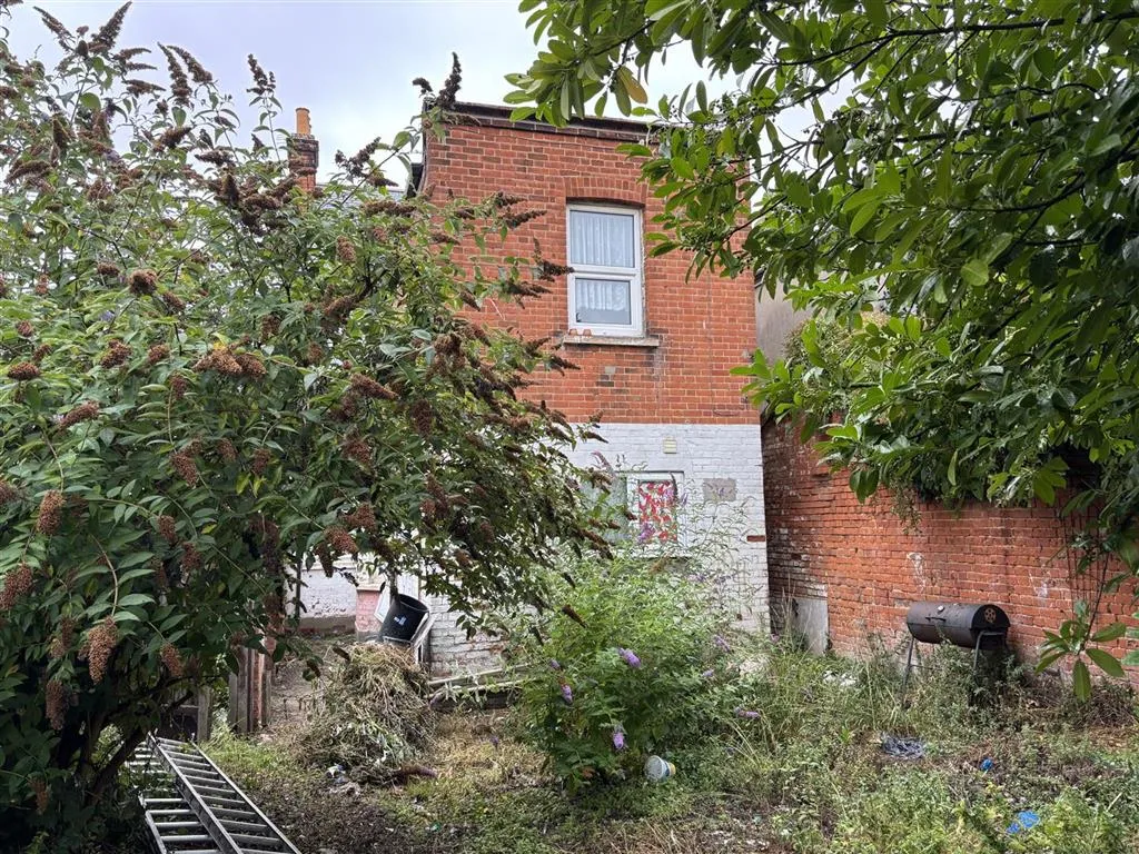 28, Ellis Road, CLACTON-ON-SEA, Essex, CO15 1EX