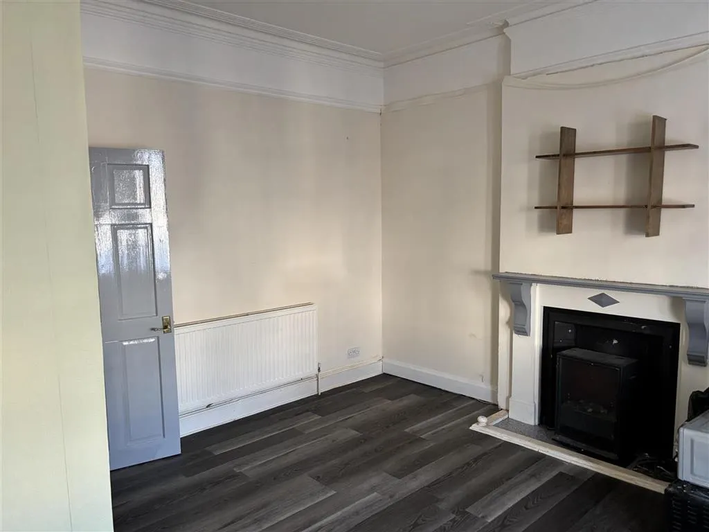 28, Ellis Road, CLACTON-ON-SEA, Essex, CO15 1EX