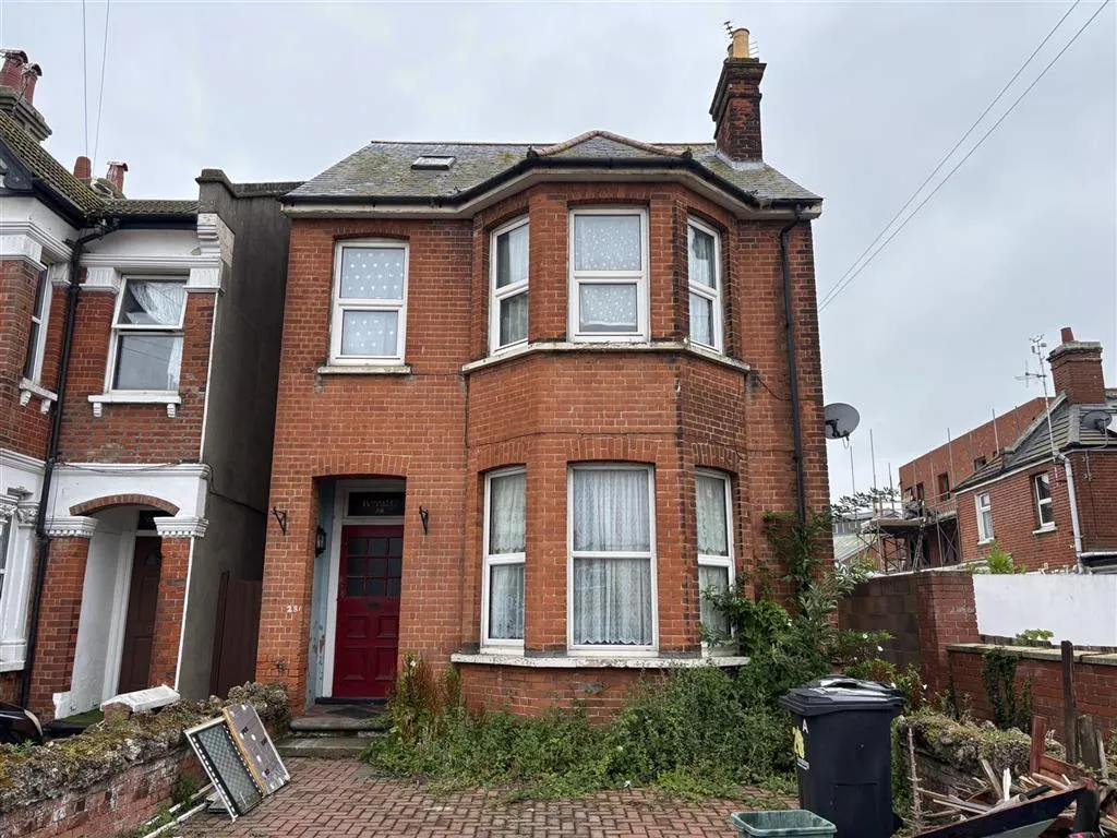 28, Ellis Road, CLACTON-ON-SEA, Essex, CO15 1EX