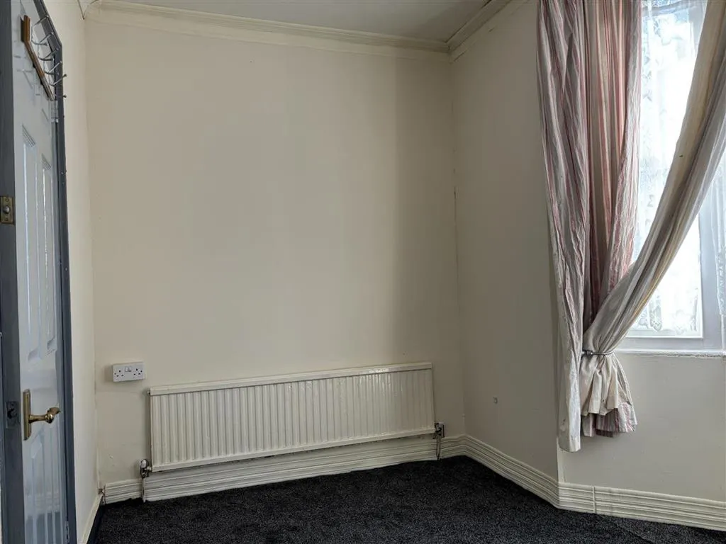 28, Ellis Road, CLACTON-ON-SEA, Essex, CO15 1EX