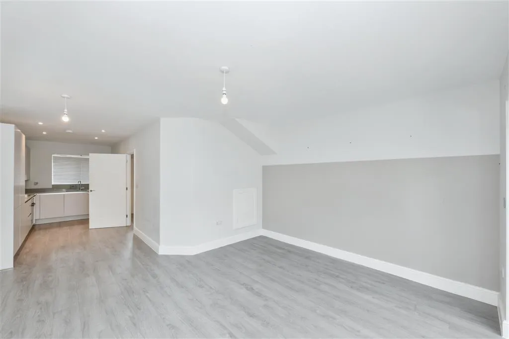 7e, Hall Grove, WELWYN GARDEN CITY, Hertfordshire, AL7 4PJ