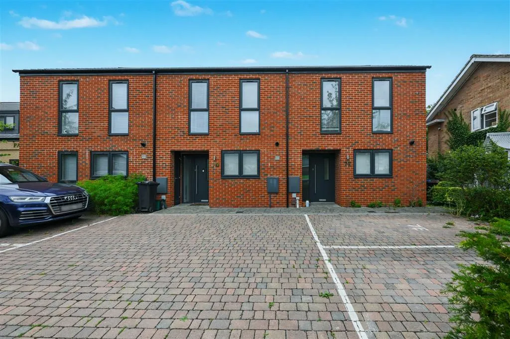 7e, Hall Grove, WELWYN GARDEN CITY, Hertfordshire, AL7 4PJ