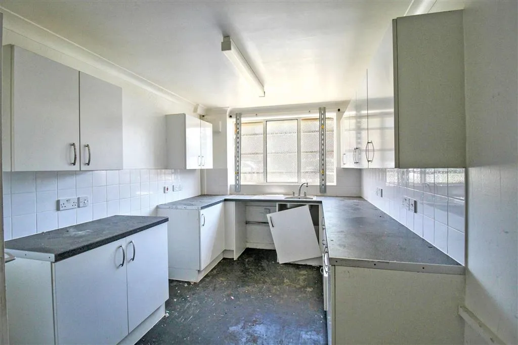 11, Ashen, London, E6 6WY