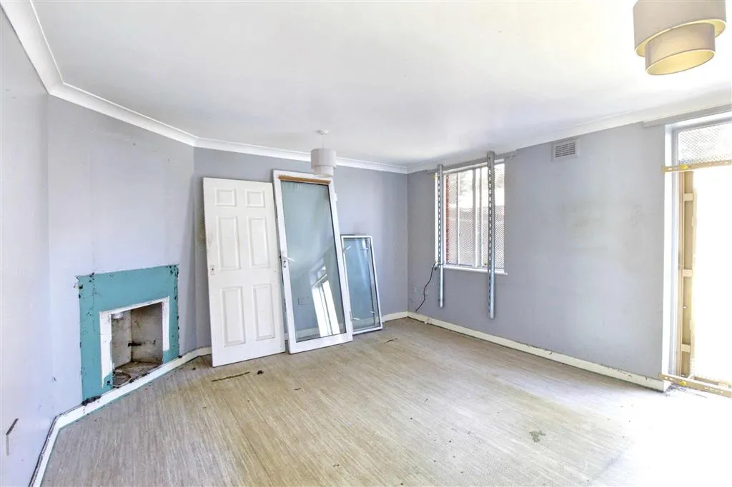 11, Ashen, London, E6 6WY