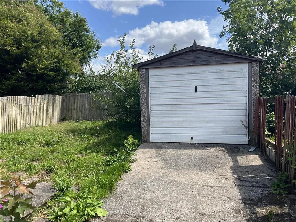 49, Glenrose Drive, BRADFORD, West Yorkshire, BD7 2QQ