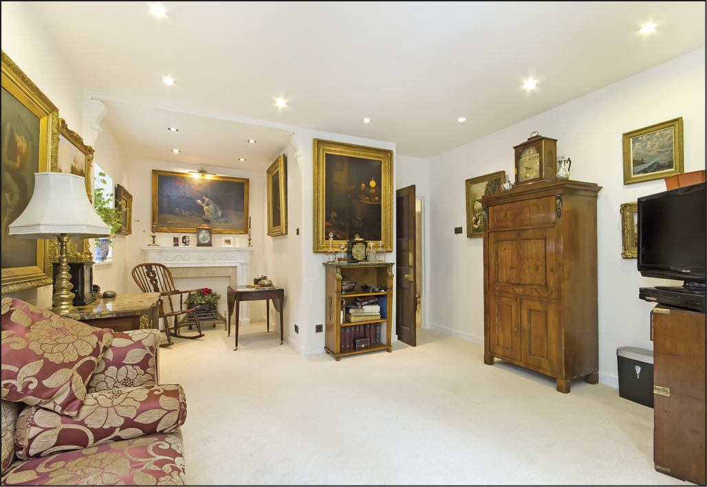 5 Rosebery Court, Rosebery Avenue, Clerkenwell, London EC1R 5HP