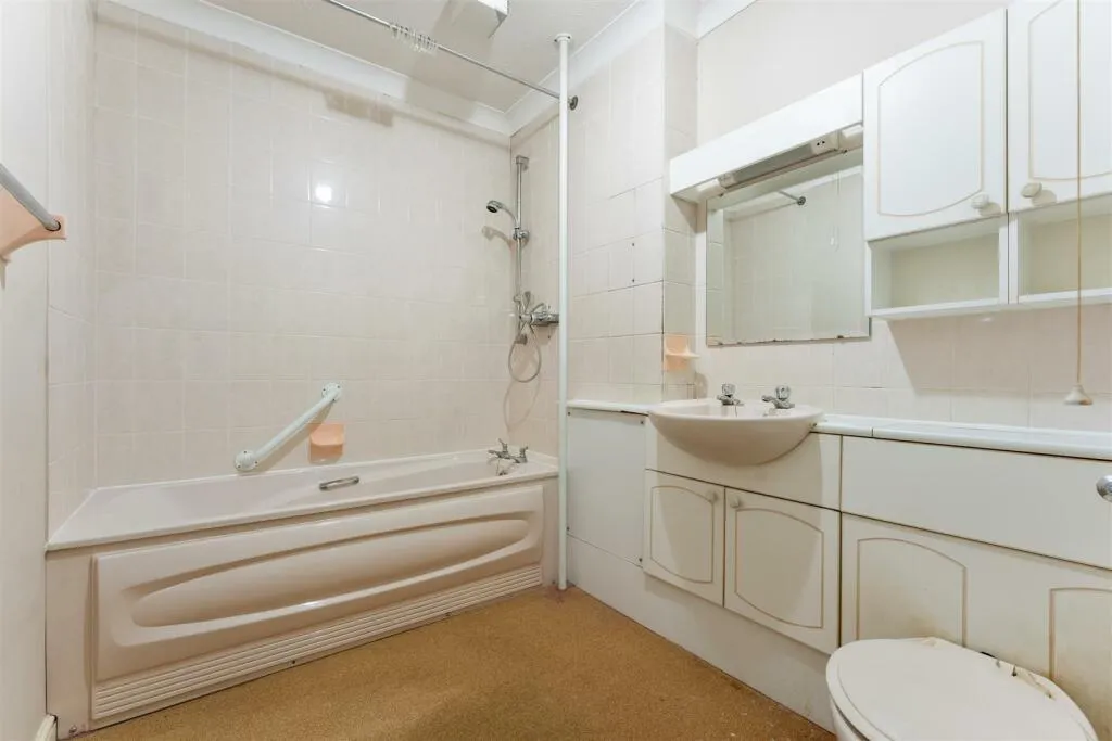 54 Regency Lodge, Buckhurst Hill, Essex, IG9 6EF