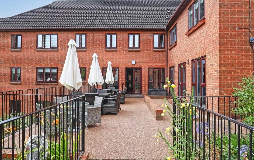 54 Regency Lodge, Buckhurst Hill, Essex, IG9 6EF
