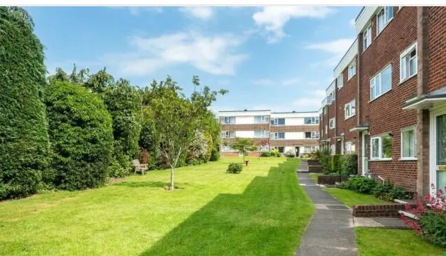 24 Winton Court, Winton Road, Petersfield, Hampshire, GU32 3HB