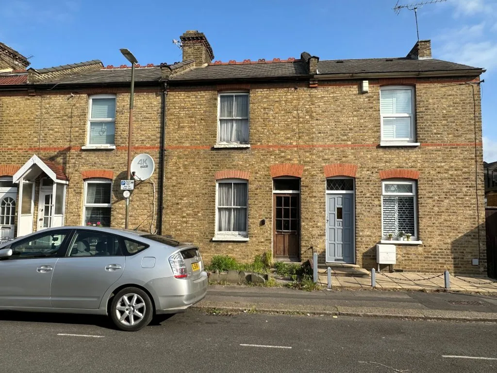 3 Queens Road, London, SM4 5DF
