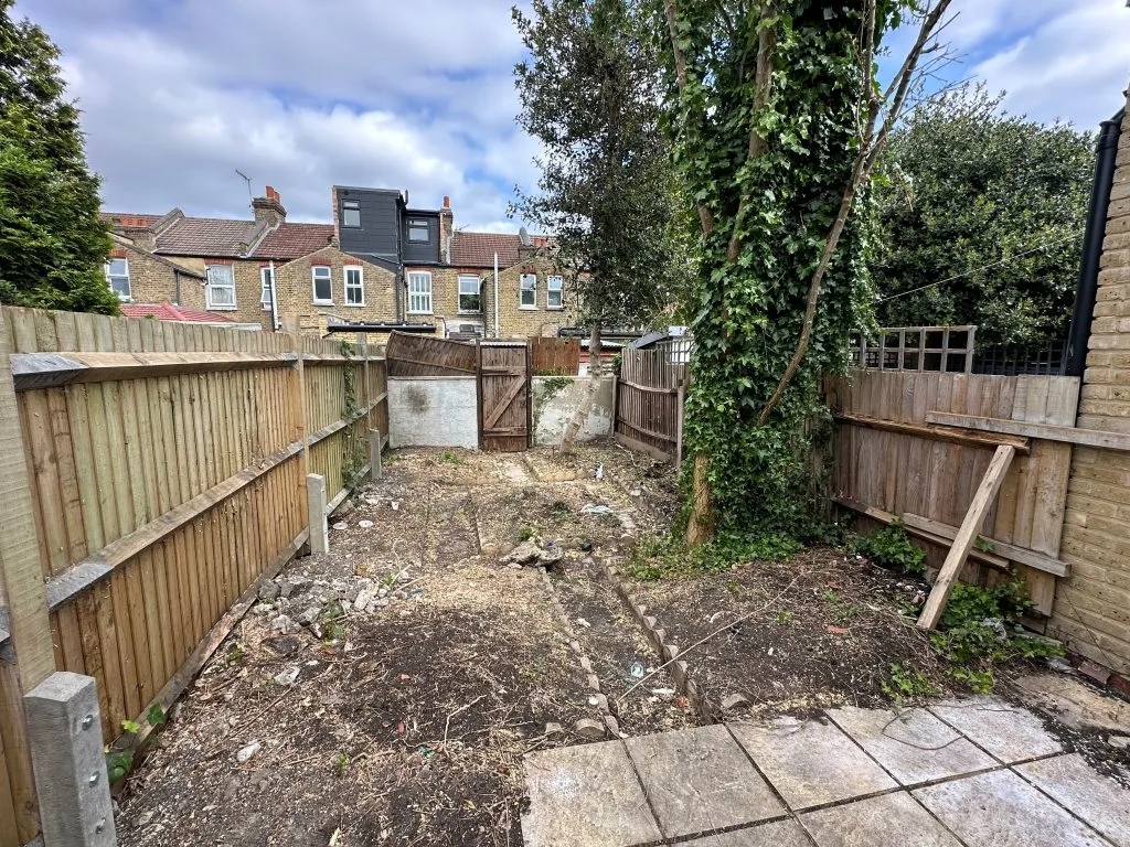 3 Queens Road, London, SM4 5DF