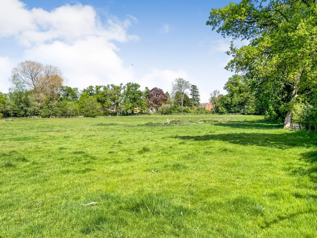 Land off Hollybush Lane, Wolverhampton, WV8 2AT