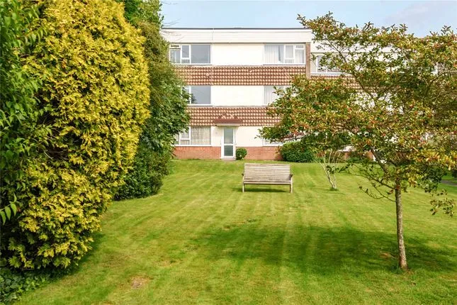24 Winton Court, Winton Road, Petersfield, Hampshire, GU32 3HB