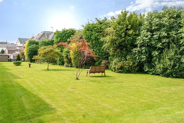 24 Winton Court, Winton Road, Petersfield, Hampshire, GU32 3HB