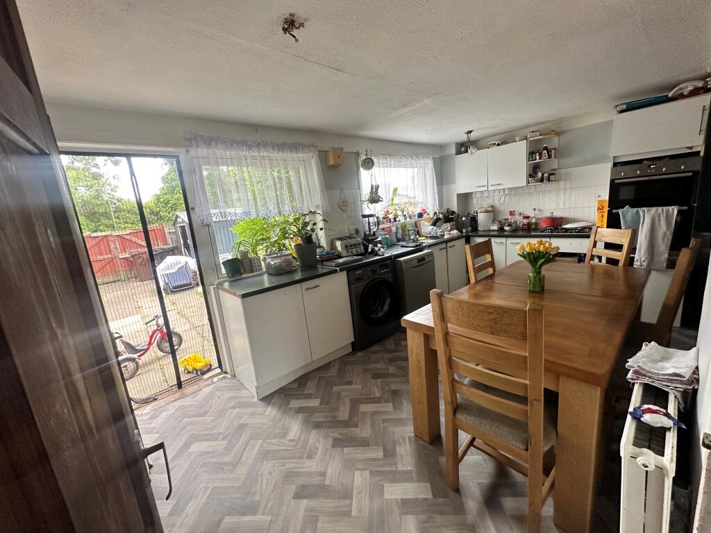 3 bed End of Terrace