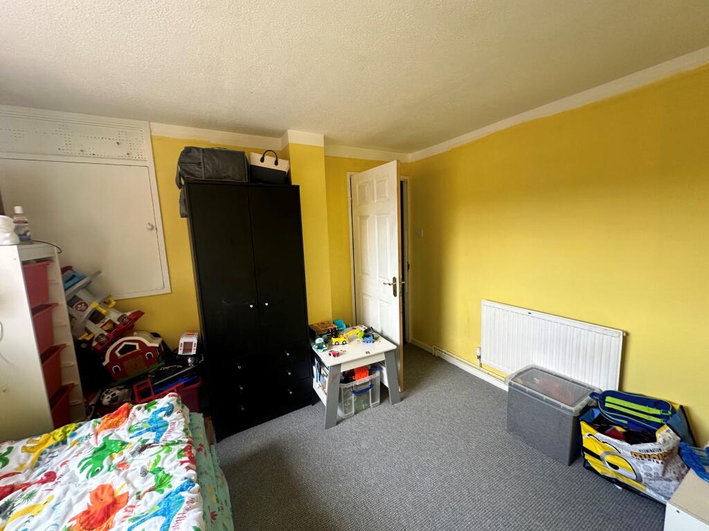 3 bed End of Terrace