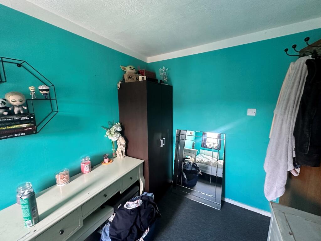 3 bed End of Terrace