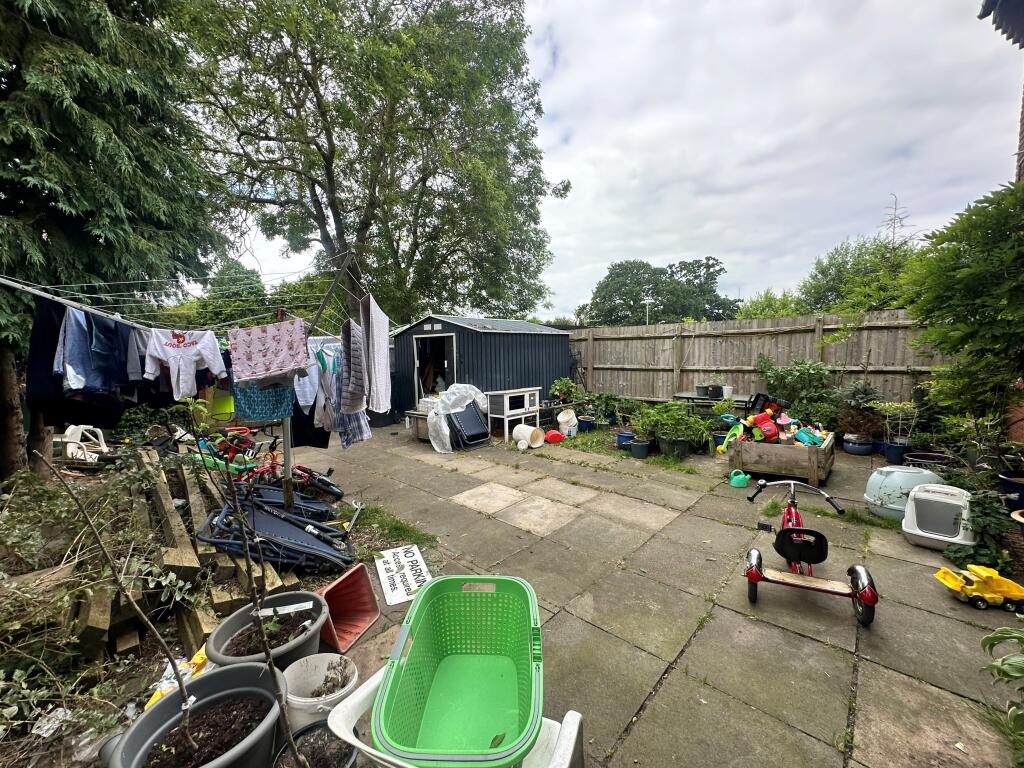 3 bed End of Terrace