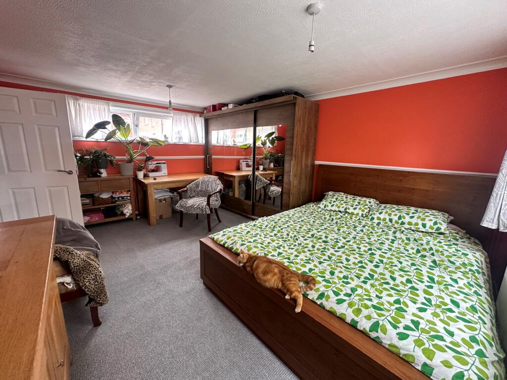 3 bed End of Terrace
