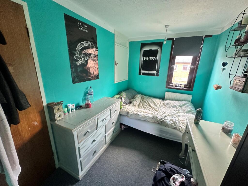 3 bed End of Terrace