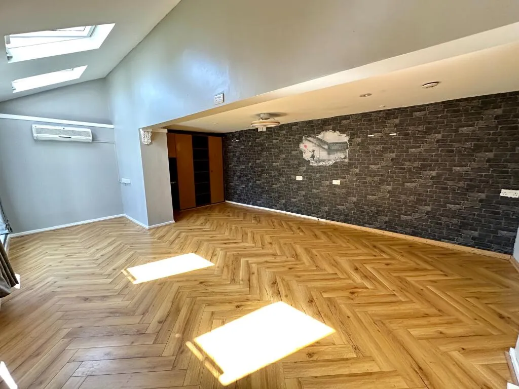 5 bed Detached Bungalow
