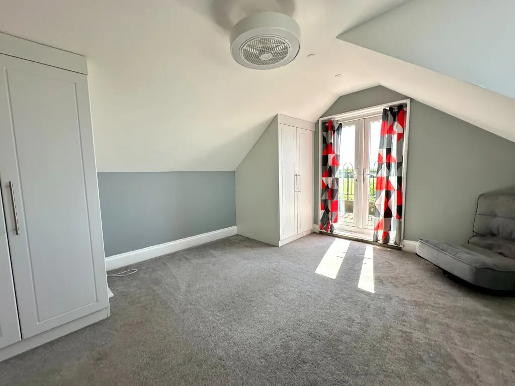 5 bed Detached Bungalow