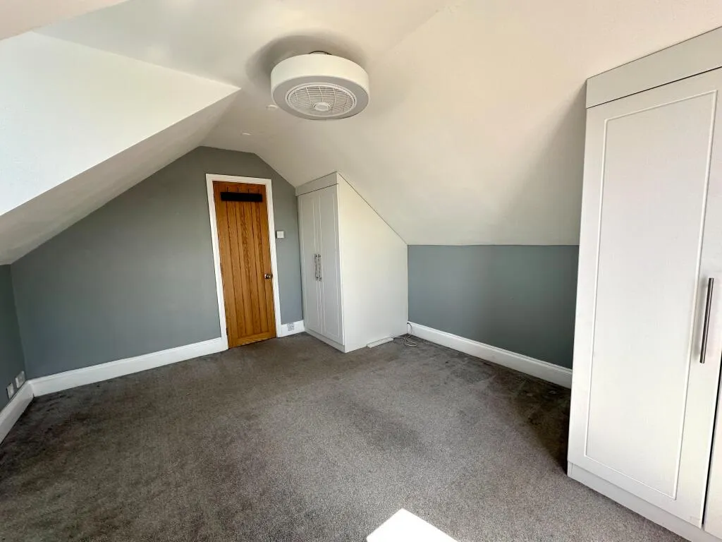 5 bed Detached Bungalow