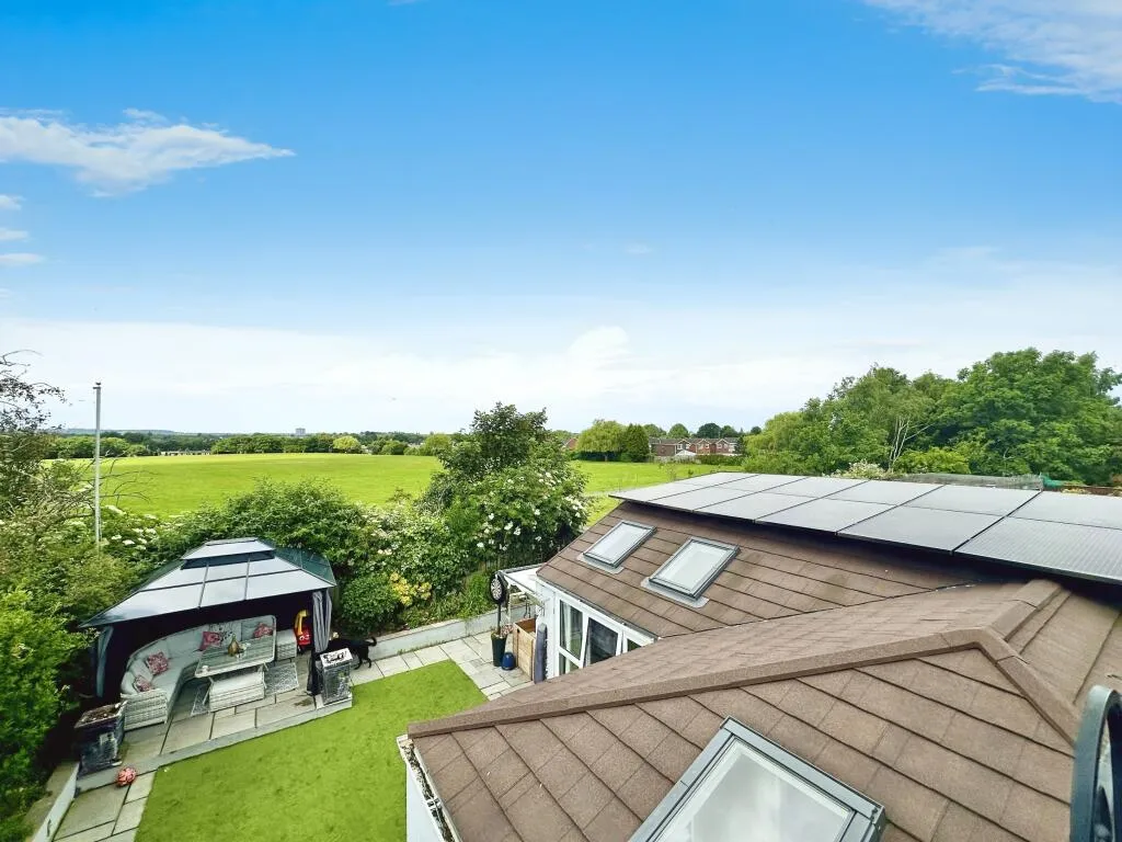 5 bed Detached Bungalow