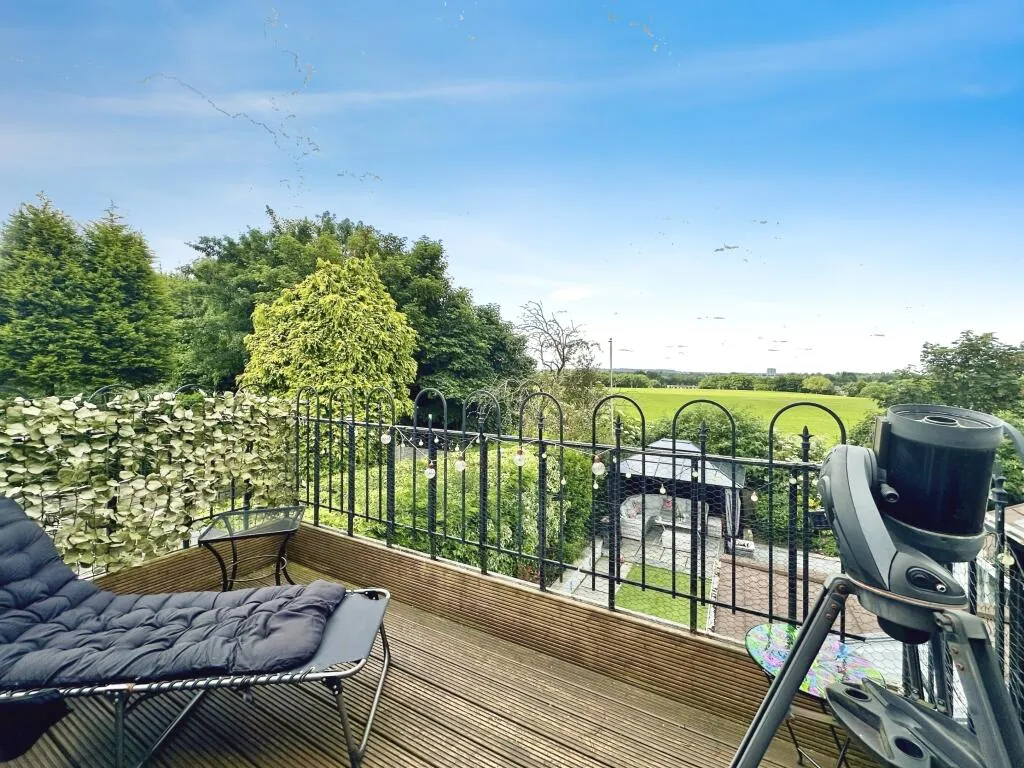 5 bed Detached Bungalow