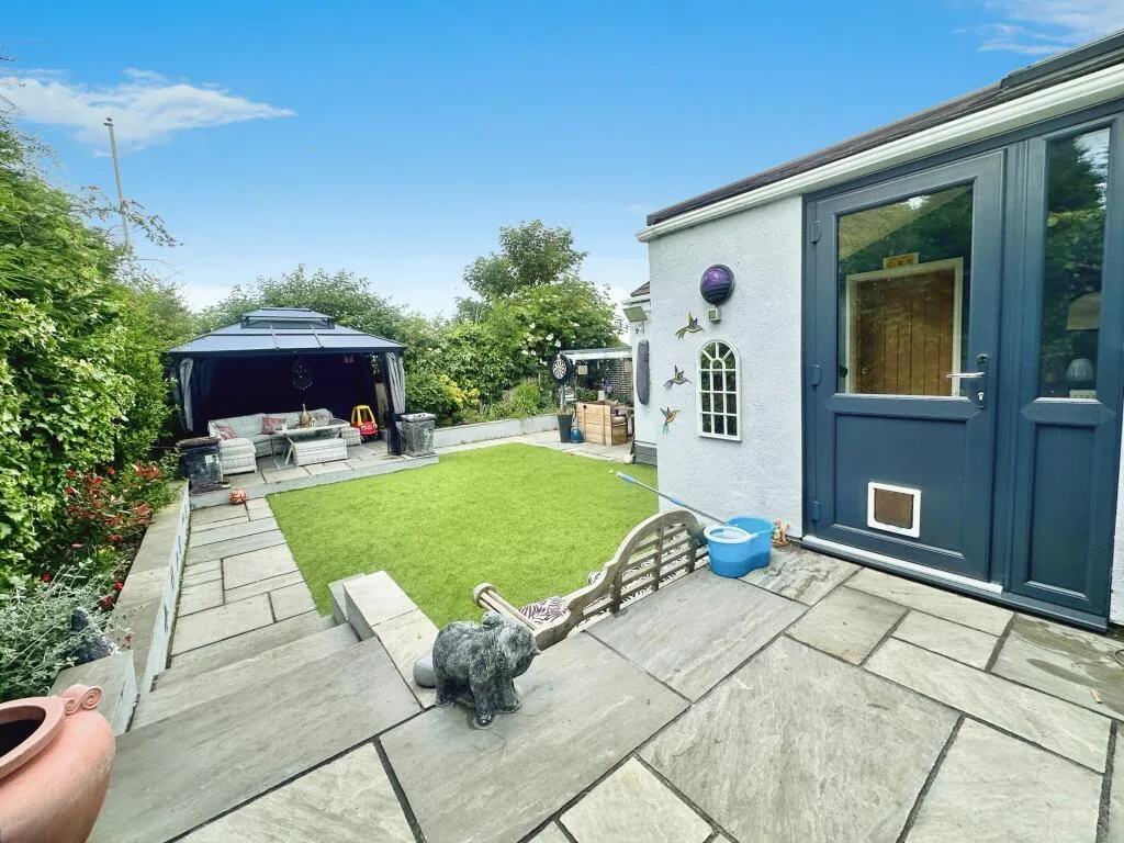 5 bed Detached Bungalow