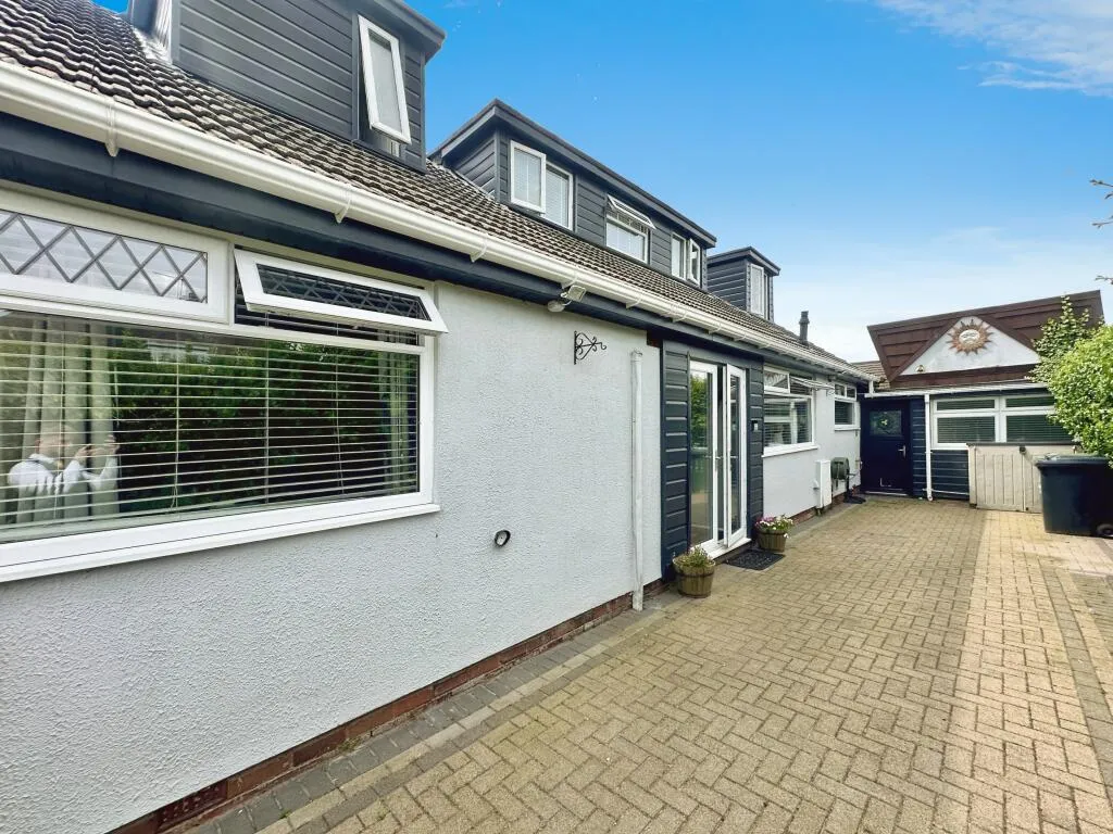 5 bed Detached Bungalow