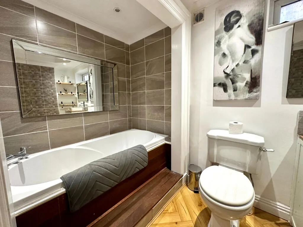 5 bed Detached Bungalow