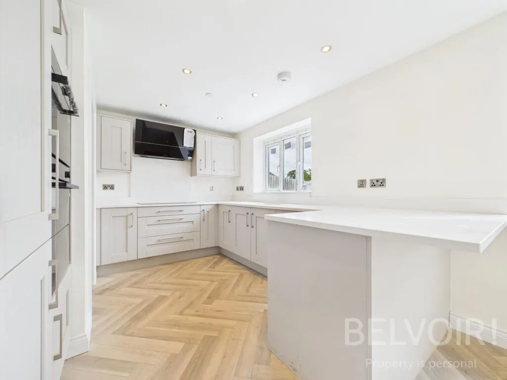 4 bed Detached