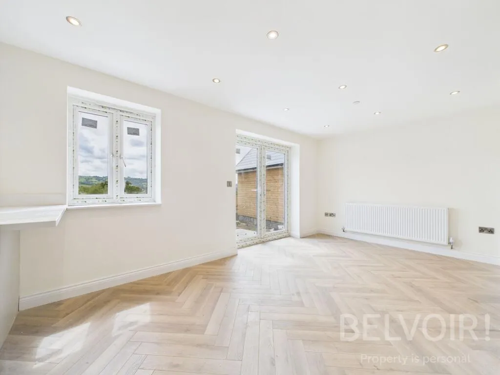 4 bed Detached
