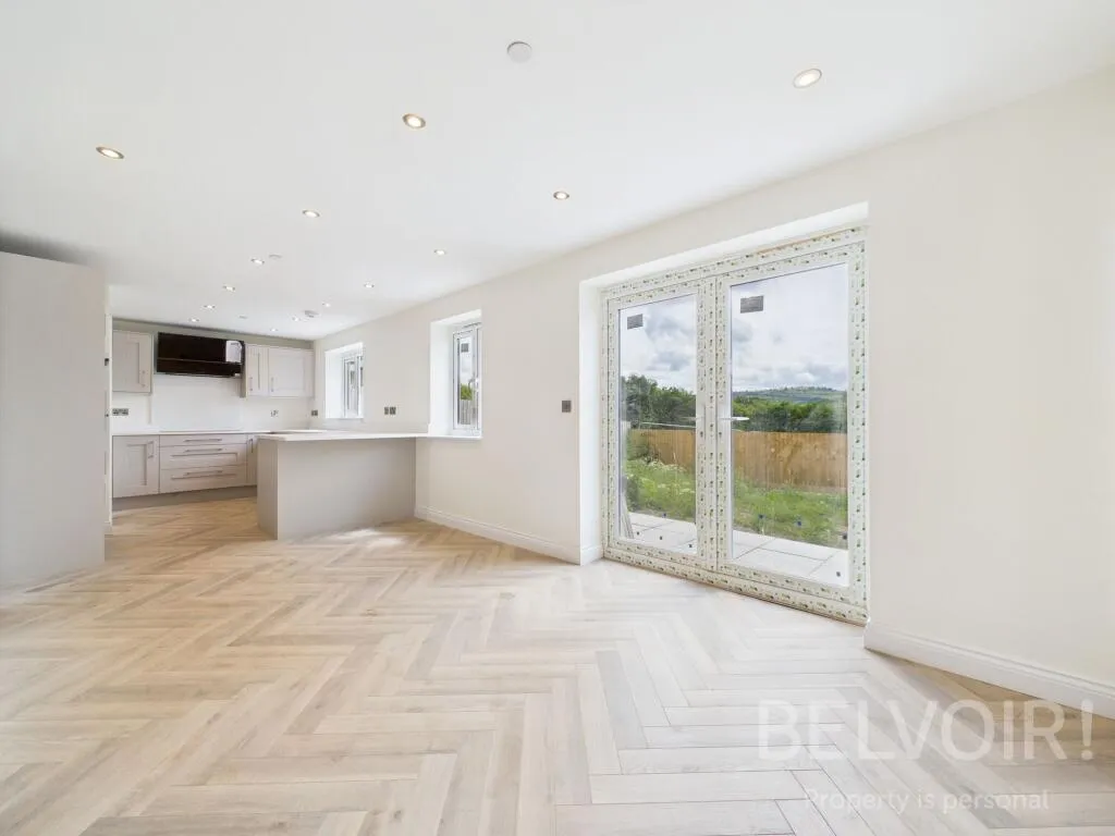 4 bed Detached