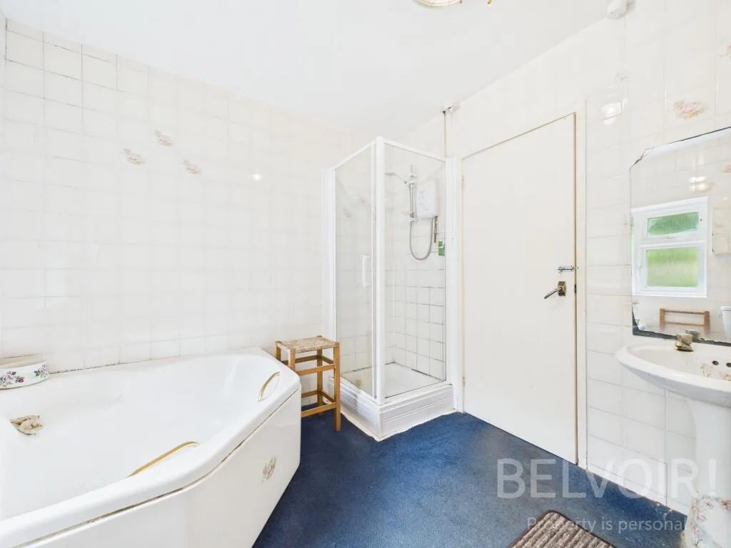 4 bed Detached Bungalow